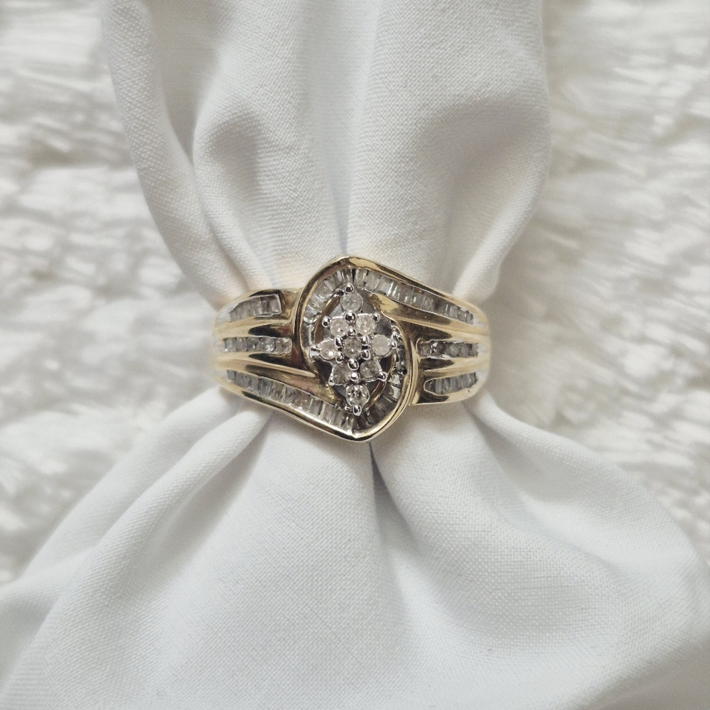 10k Yellow Gold Diamond Baguettes Ring